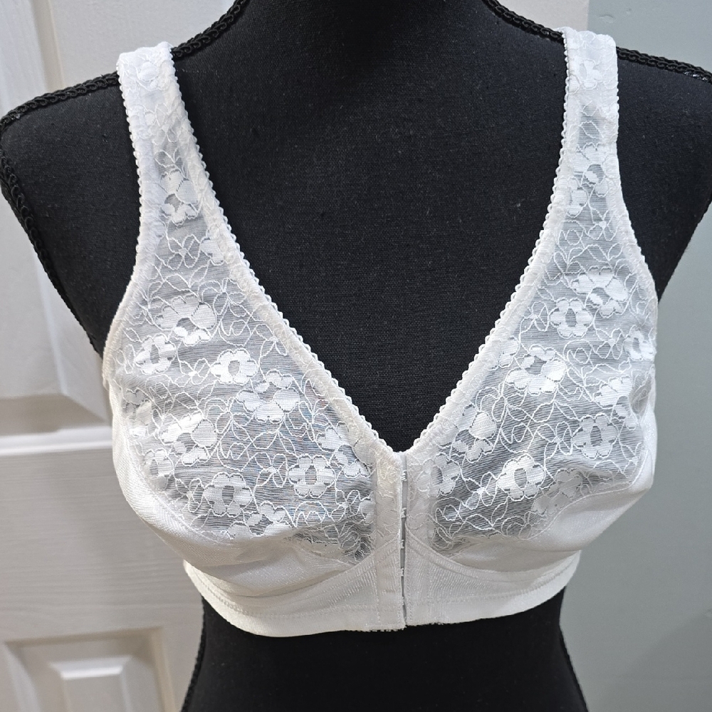 Vintage Elegant White Lace Bra